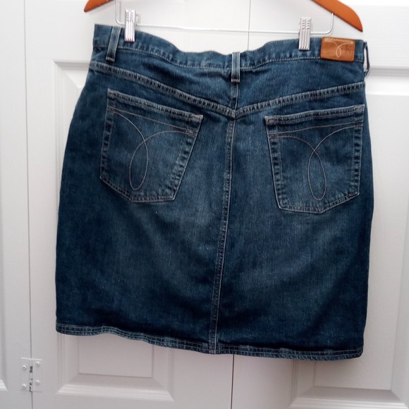 Calvin Klein Women's Faded Blue Wash Denim Pencil Skirt in Size 16 - Picture 2 of 10